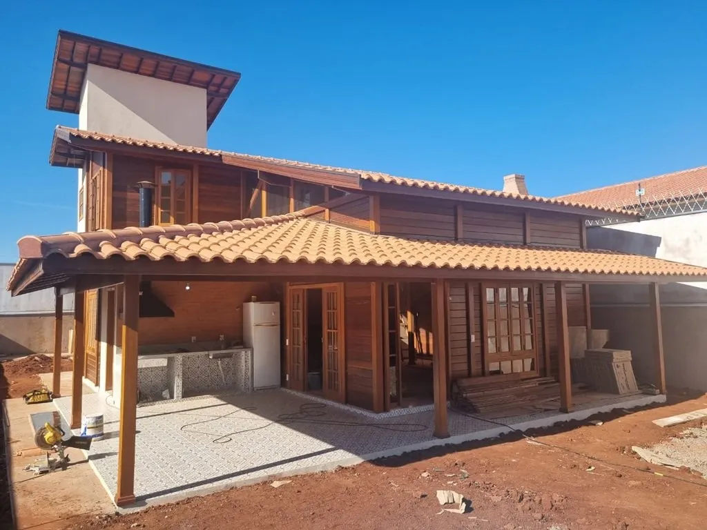 casas-de-madeira-macica-em-construcao-pelo-brasil-maio-2024.webp